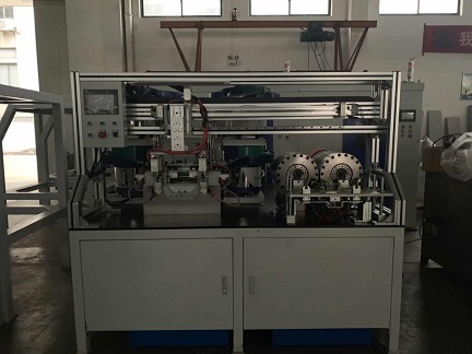 本發(fā)科技研制成功新型裝配扣壓一體機(jī)