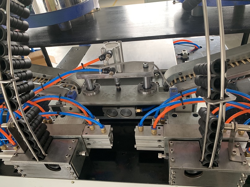 本發(fā)高壓清洗機裝配機