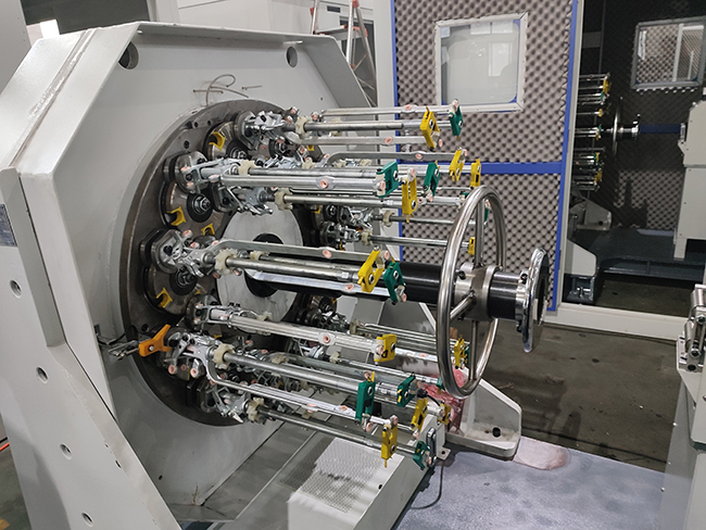 本發(fā)臥式編織機BFB24W-140CF